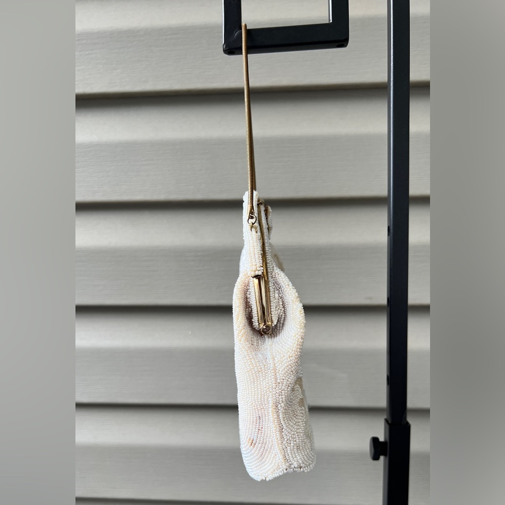 Vintage 60’s white beaded bag with embroidered Flowers hand made from France - Picture 3 of 15